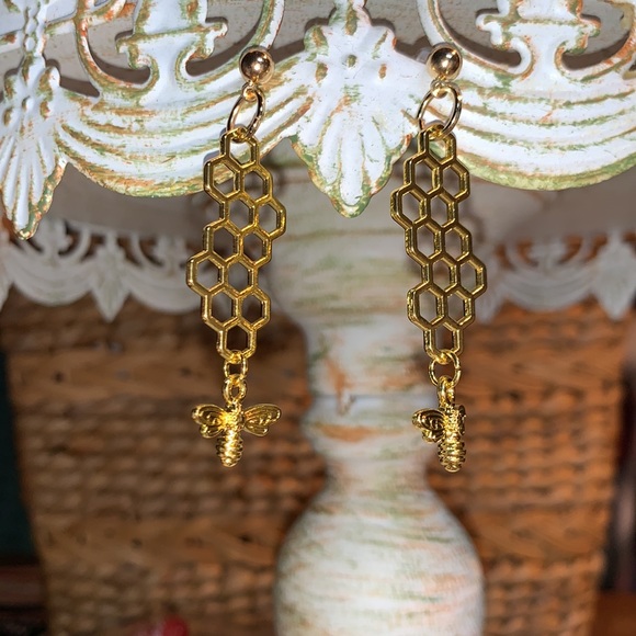New Hand Crafted Bee 🐝 Earrings Post n’ Dangle - Picture 4 of 8